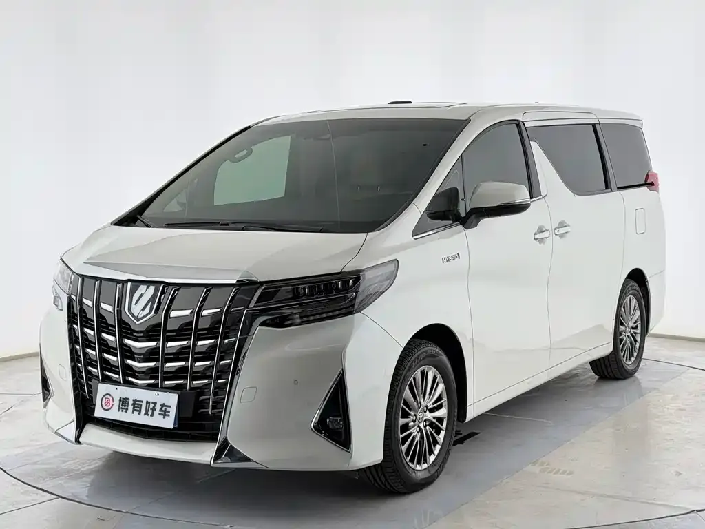 Toyota Alphard — фото 1