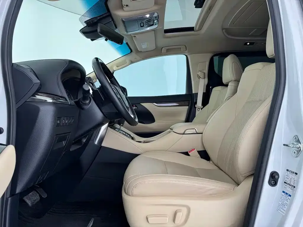 Toyota Alphard — фото 9