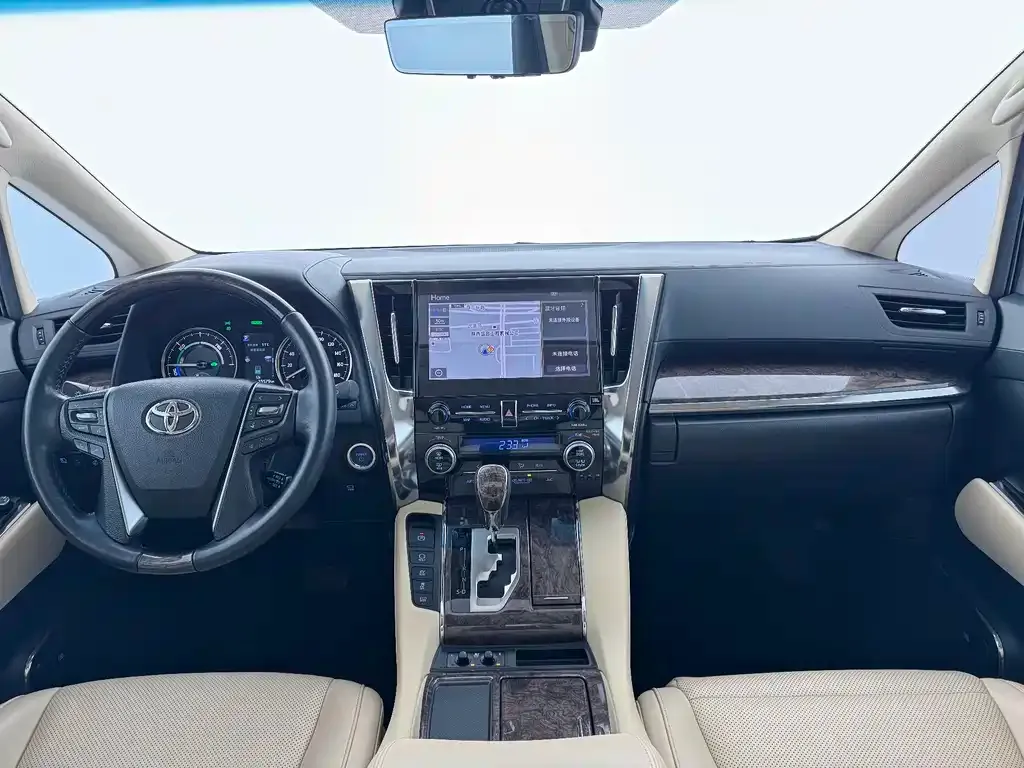 Toyota Alphard — фото 5