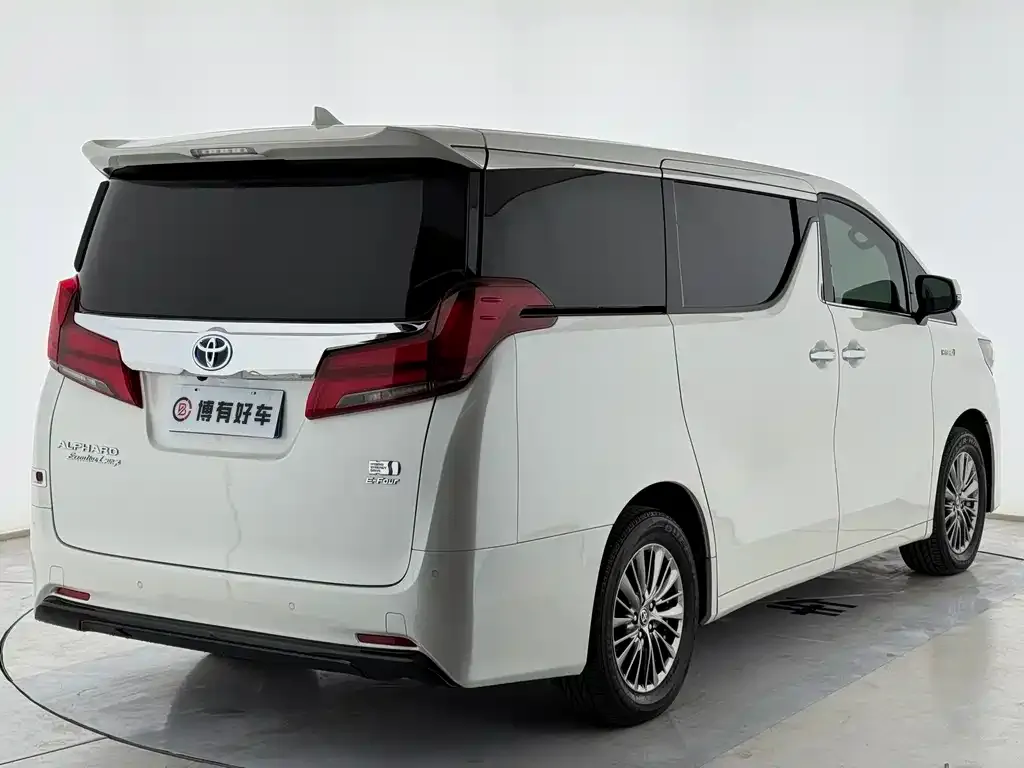 Toyota Alphard — фото 7