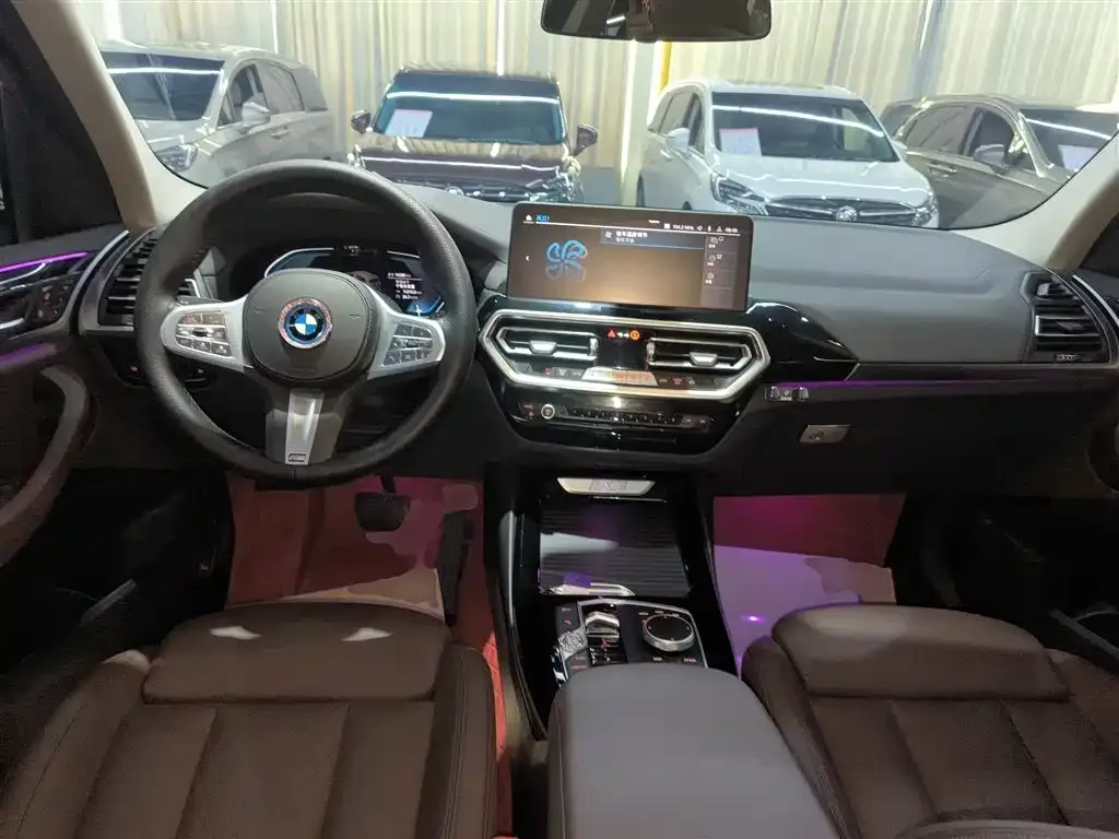BMW iX3 — фото 10