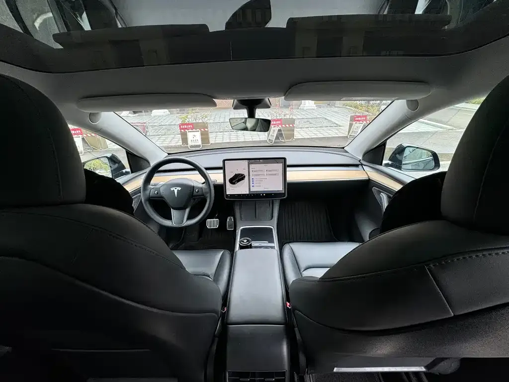 Tesla Model Y — фото 4