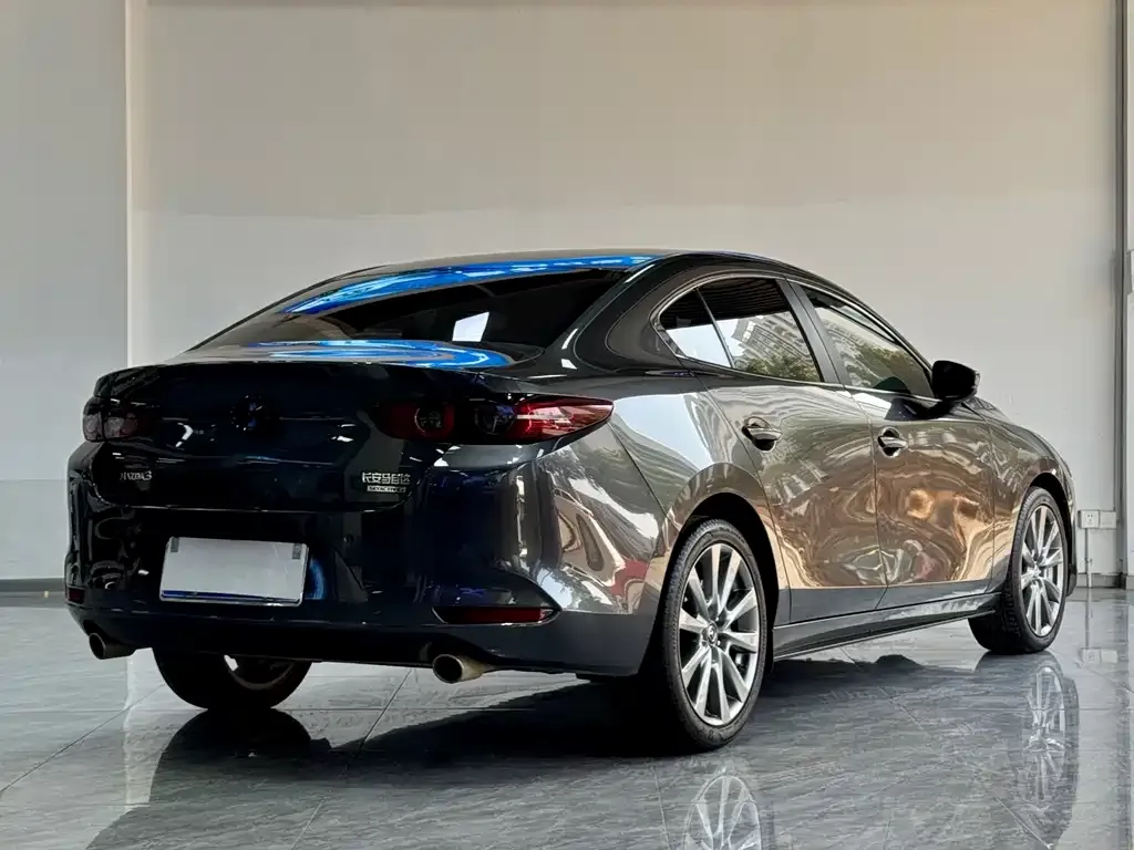 Mazda 3 Axela — фото 4