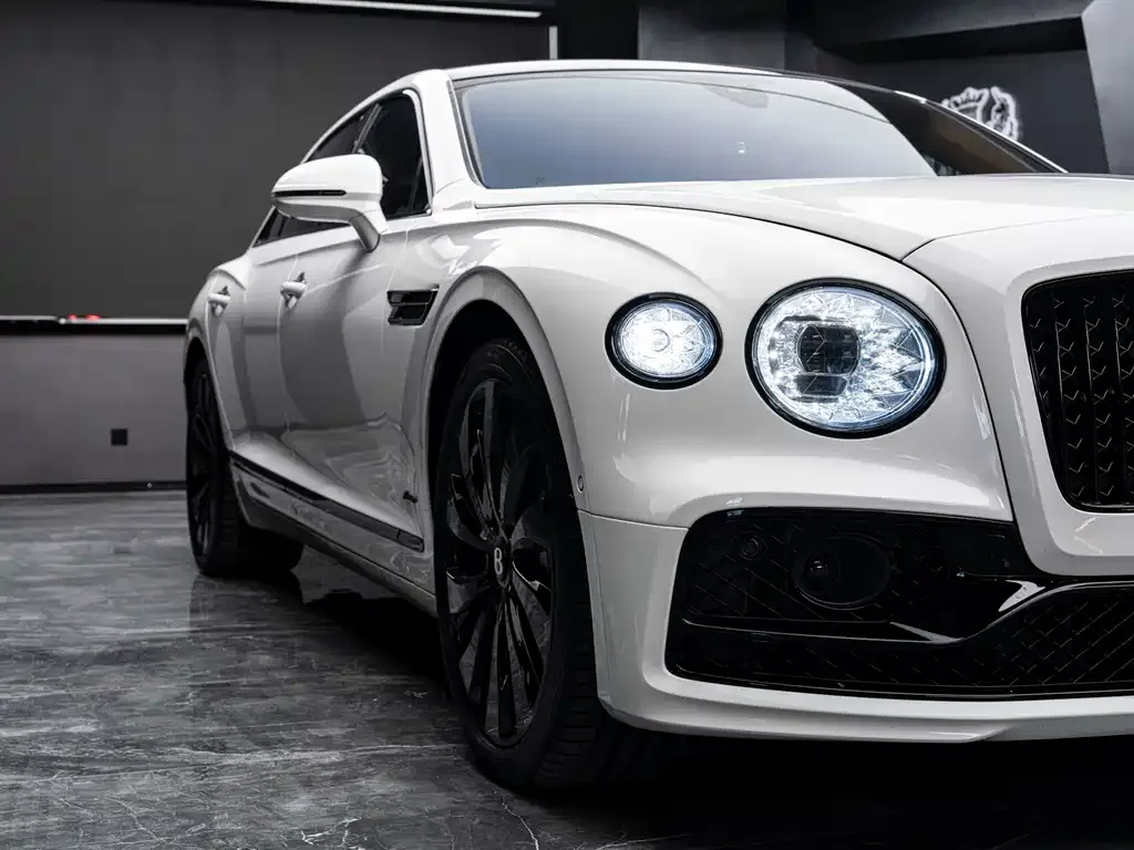 Bentley Flying Spur — фото 6