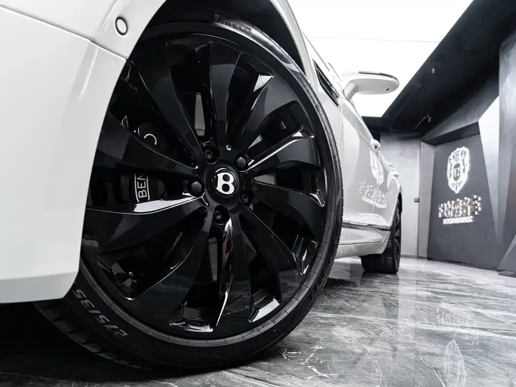 Bentley Flying Spur — фото 4
