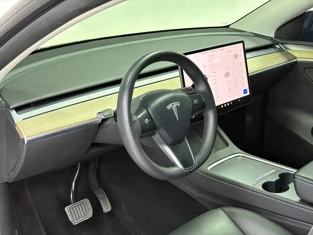 Tesla Model Y — фото 6