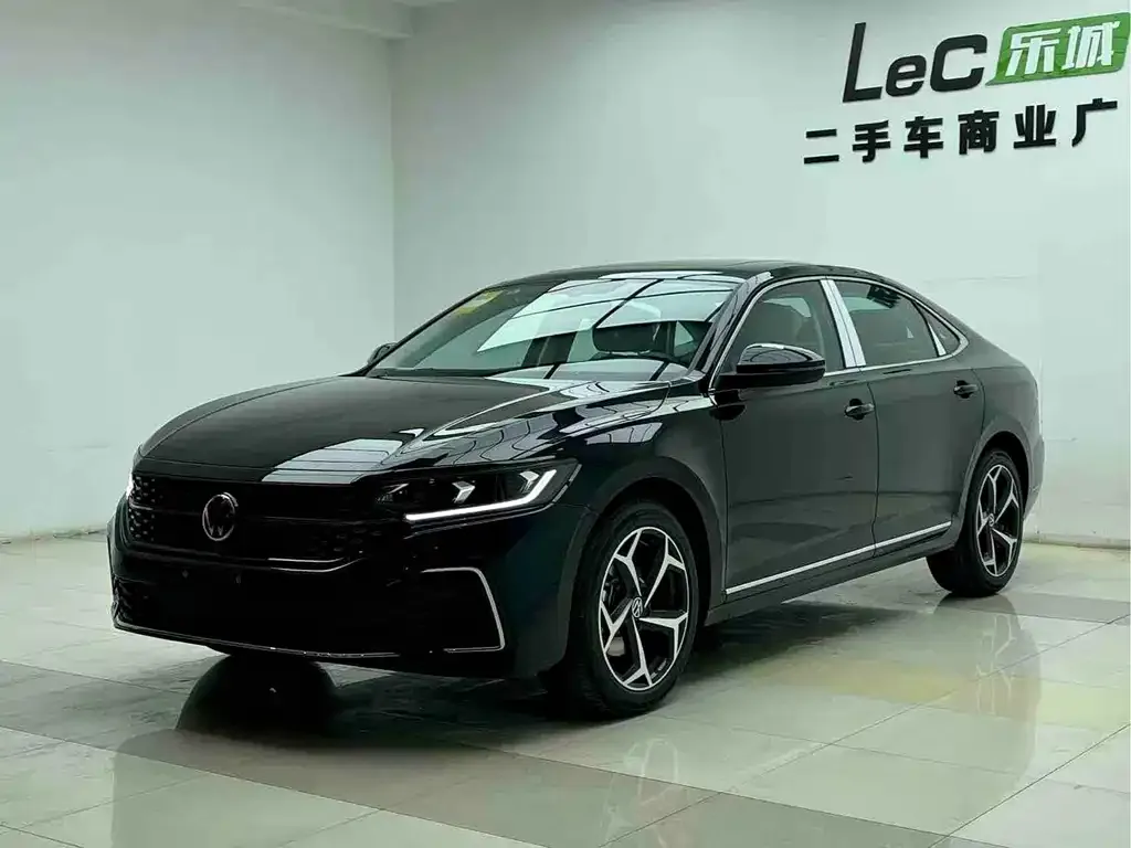 Volkswagen Passat — фото 1