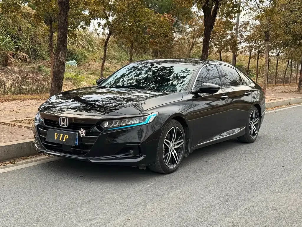 Honda Accord — фото 1