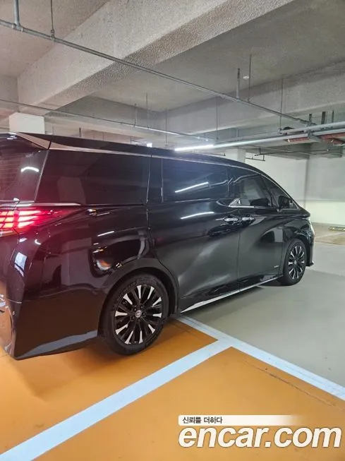 Toyota Alphard — фото 6