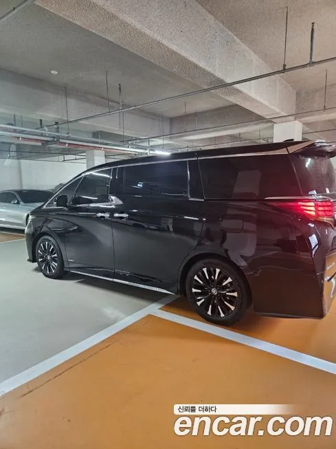 Toyota Alphard — фото 5