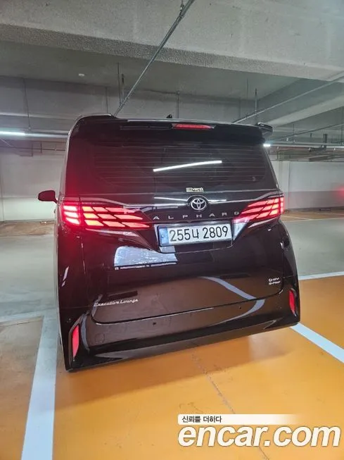 Toyota Alphard — фото 4