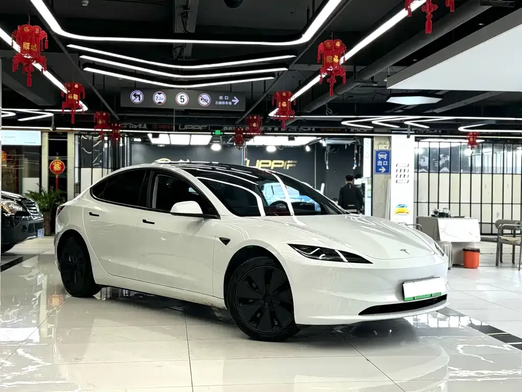 Tesla Model 3 — фото 9
