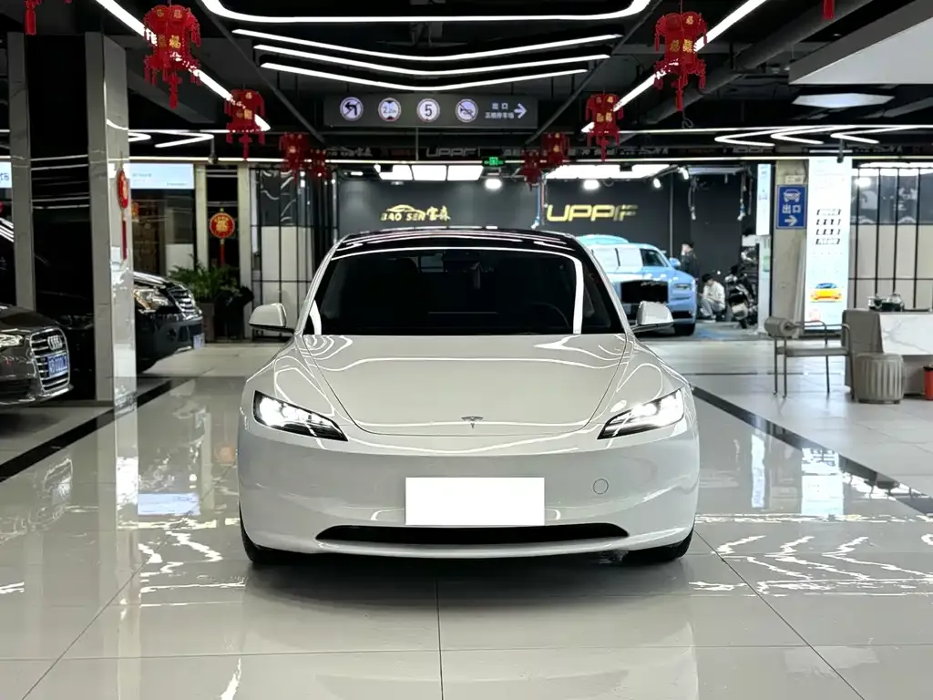 Tesla Model 3 — фото 10