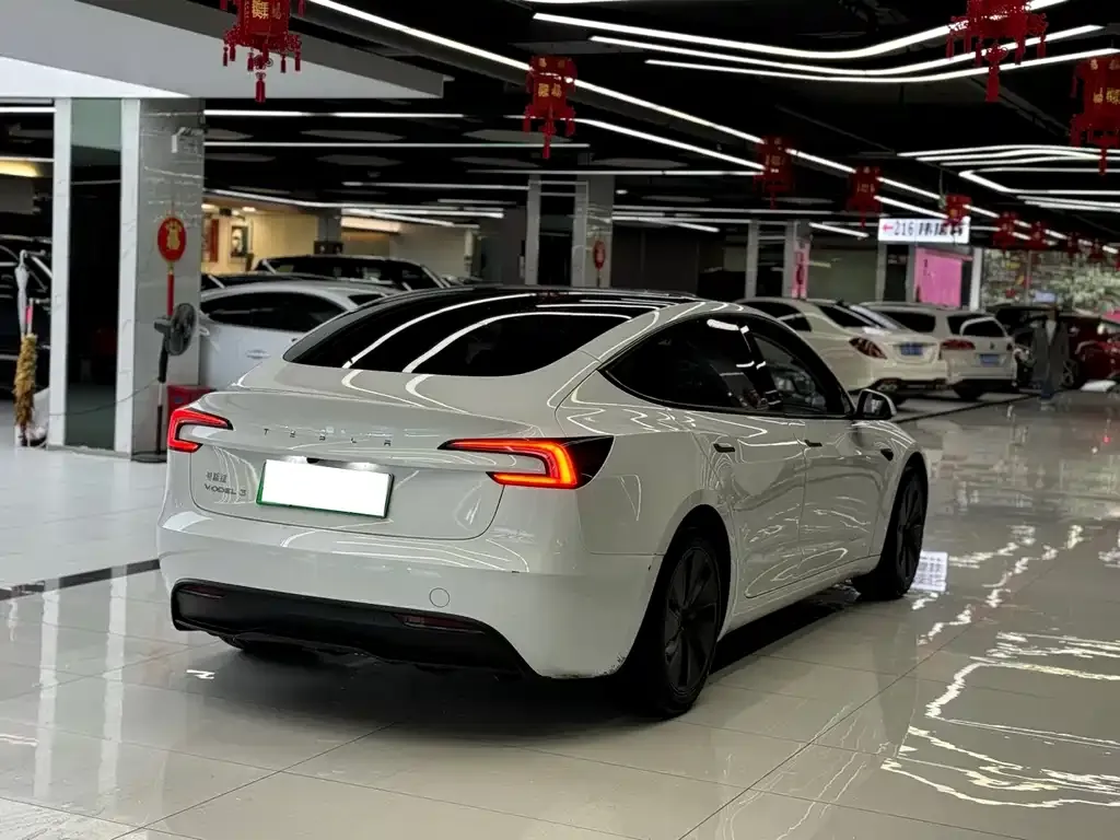 Tesla Model 3 — фото 4