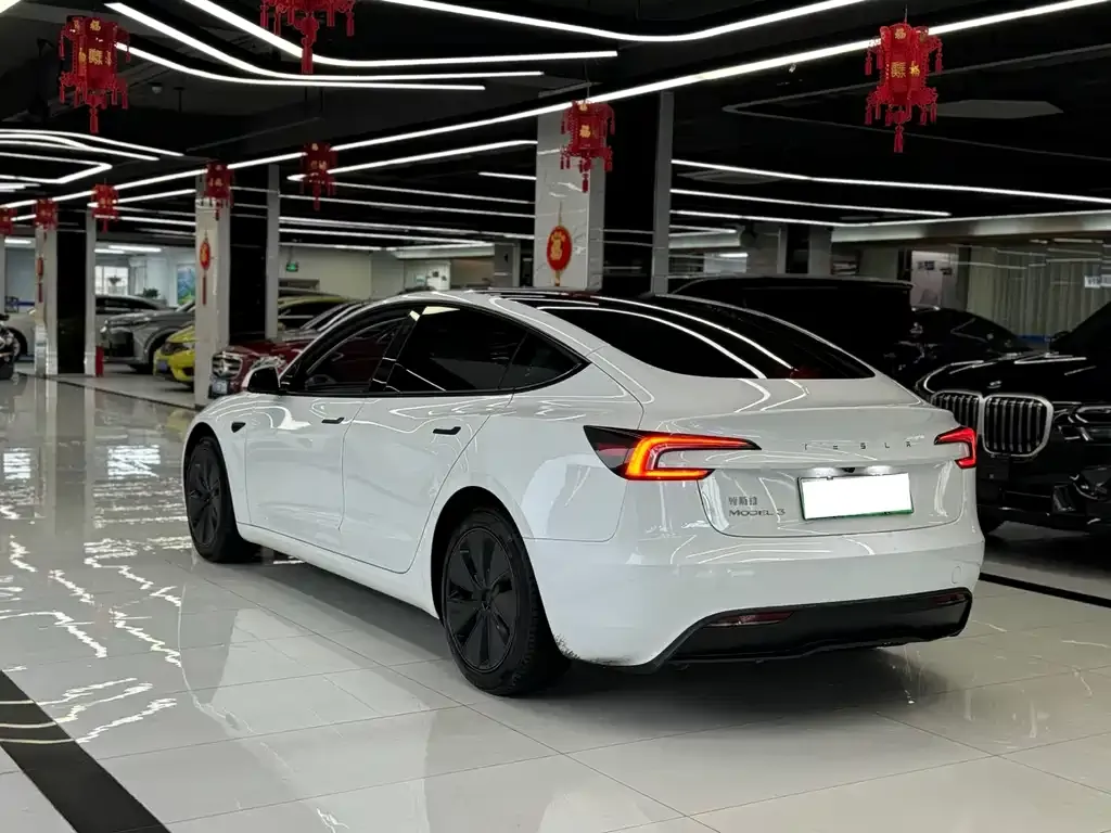 Tesla Model 3 — фото 8
