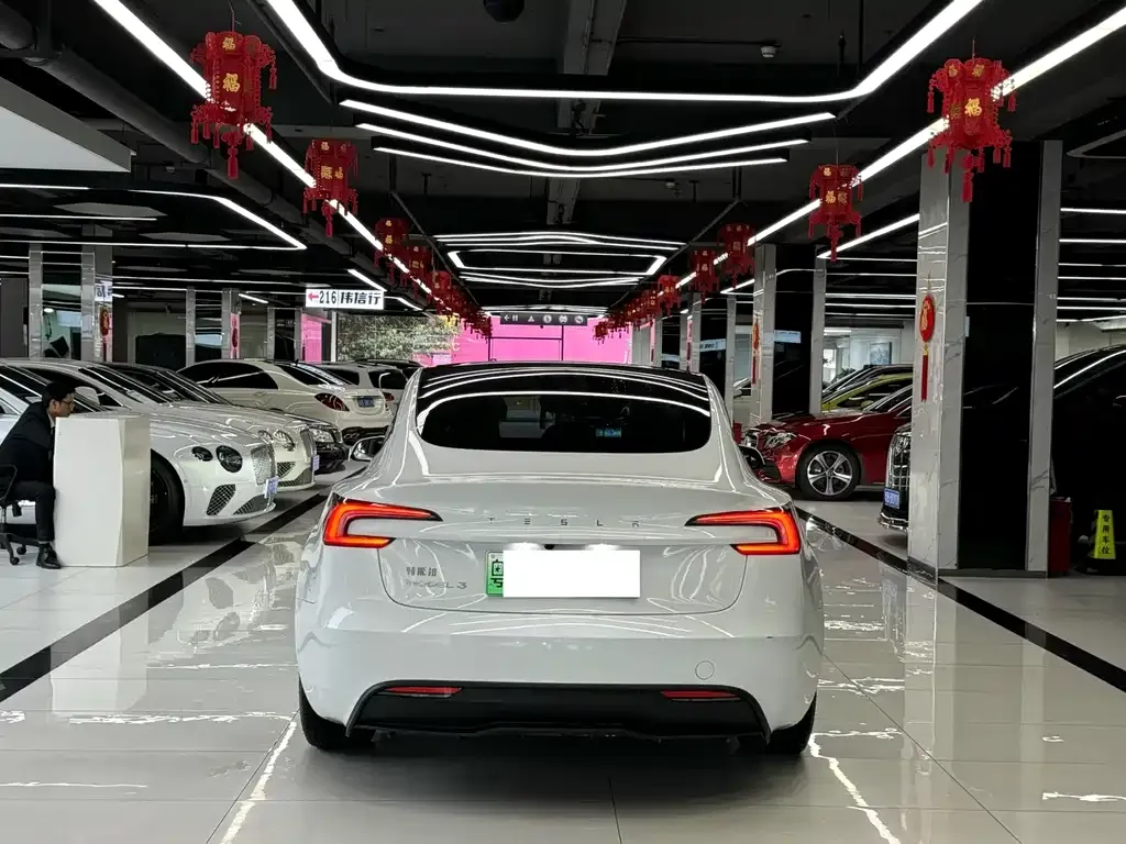 Tesla Model 3 — фото 6