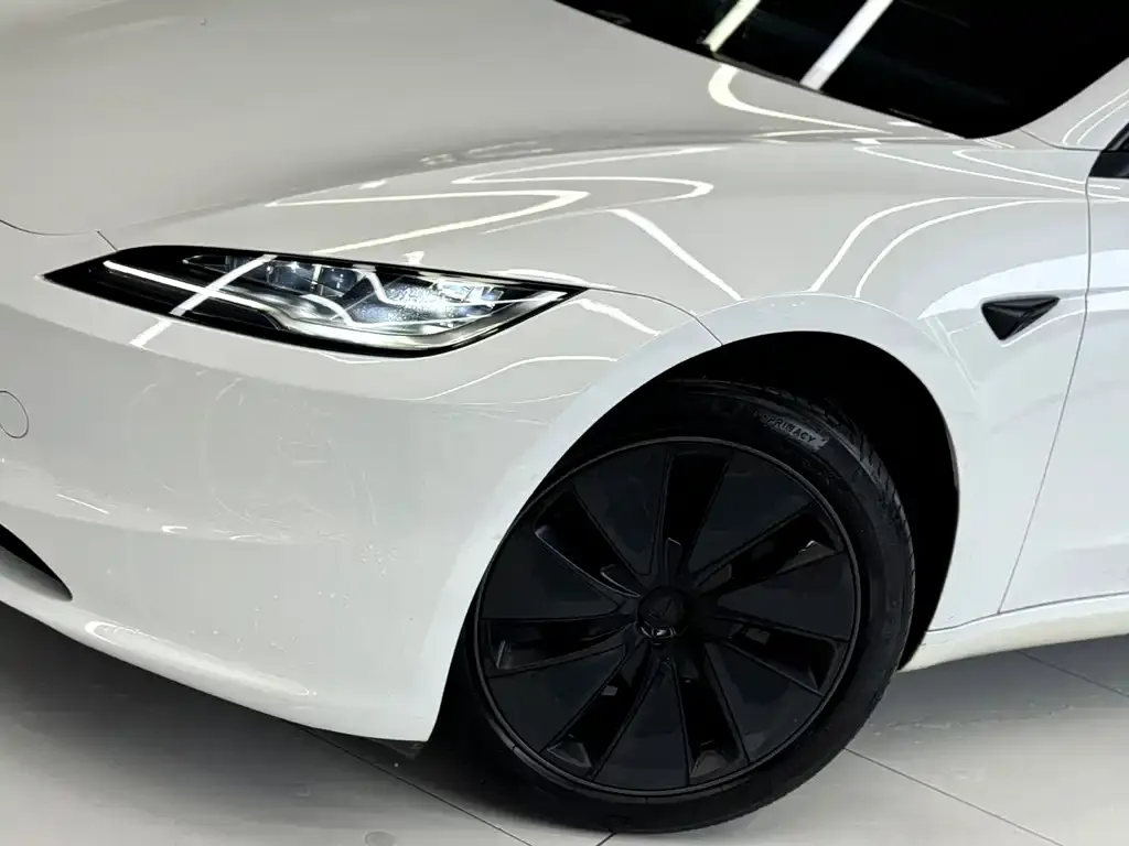 Tesla Model 3 — фото 7