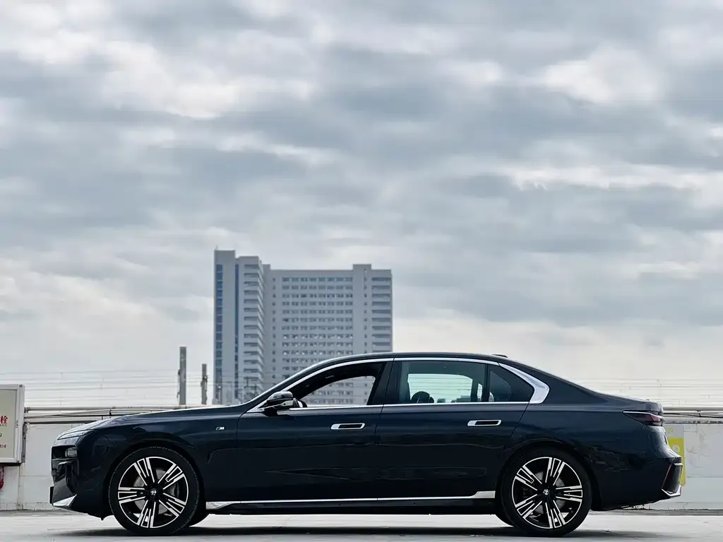 BMW 7 Series — фото 4