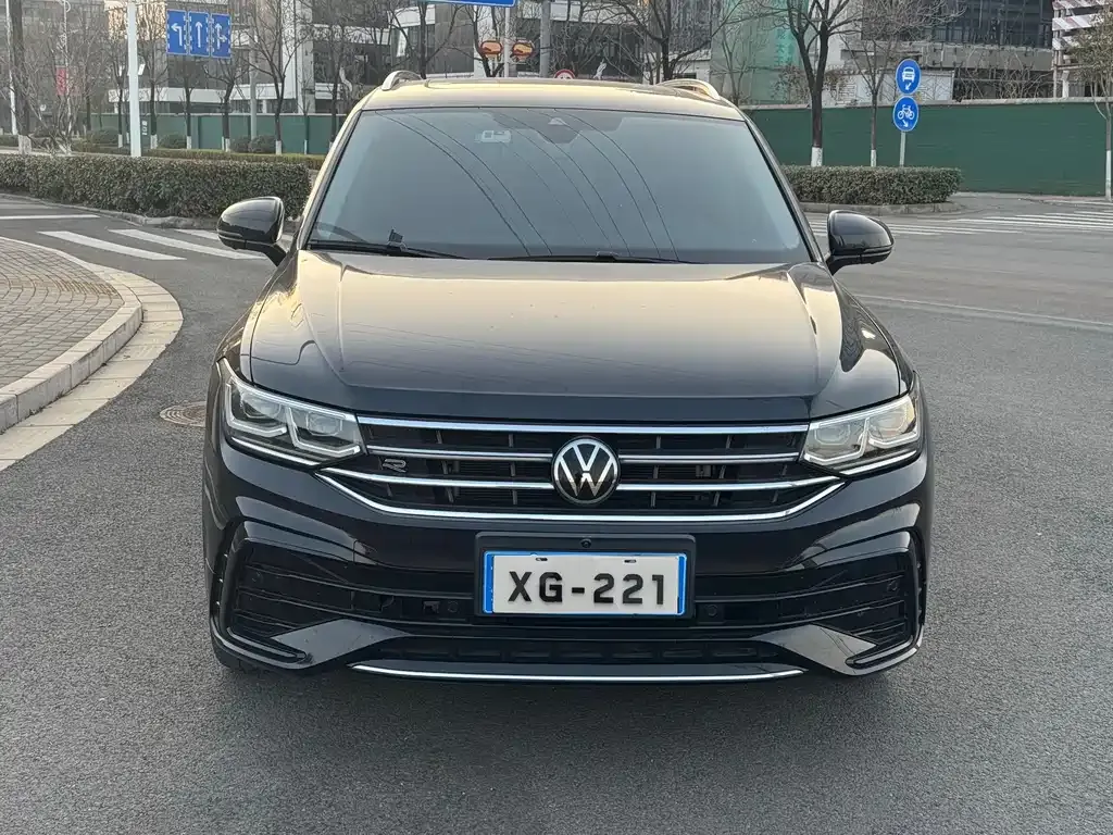 Volkswagen Tiguan L — фото 2