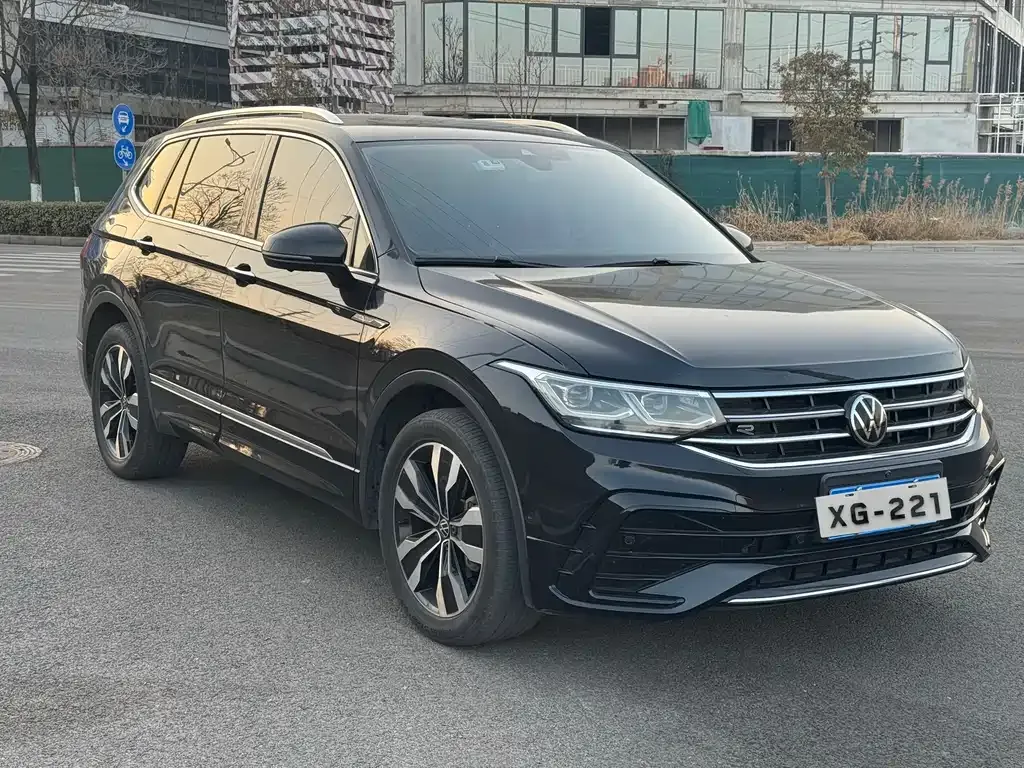 Volkswagen Tiguan L — фото 4