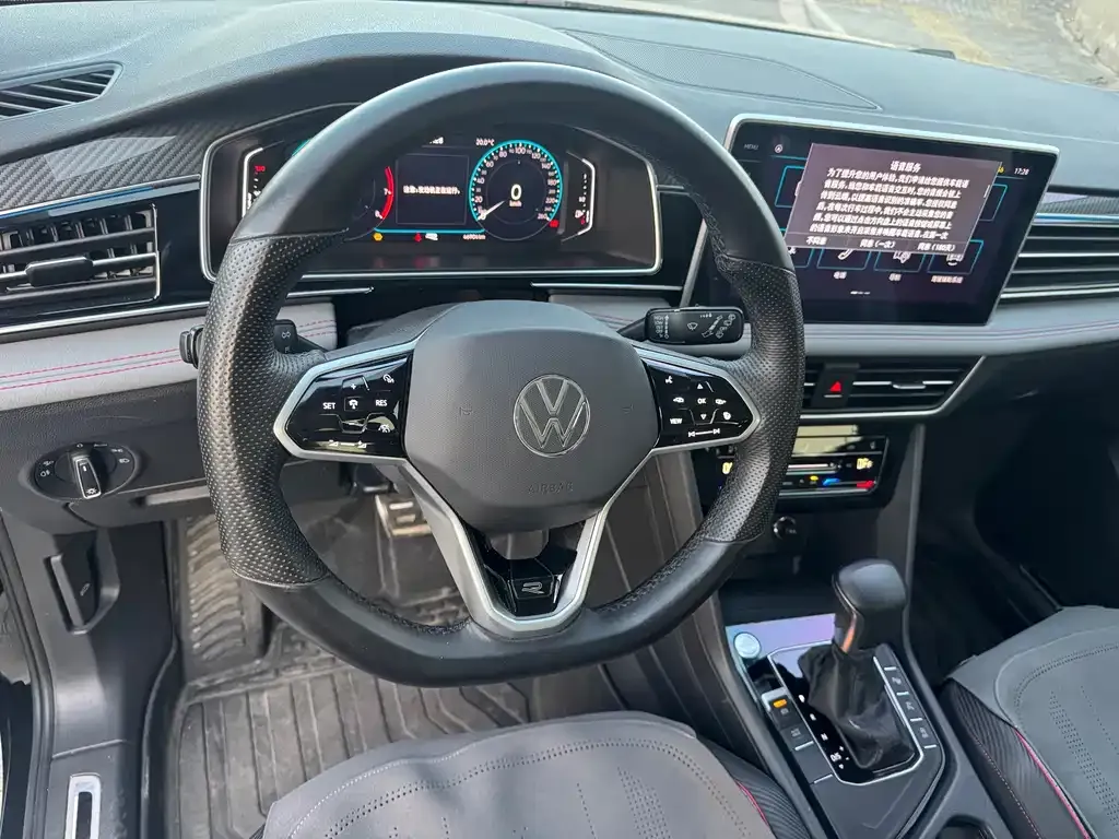 Volkswagen Tiguan L — фото 9