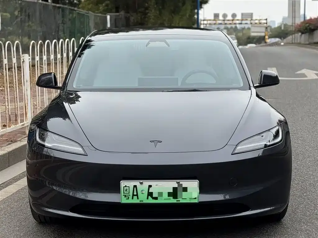 Tesla Model 3 — фото 7