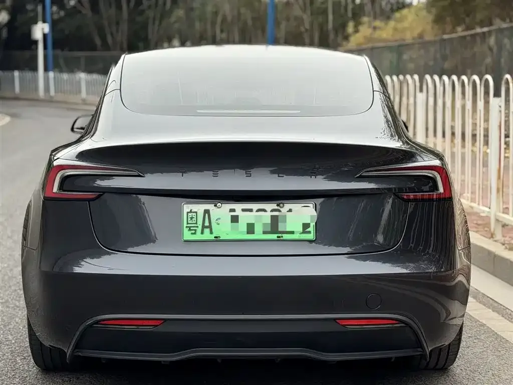 Tesla Model 3 — фото 6