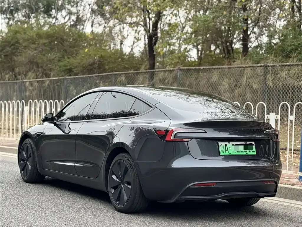 Tesla Model 3 — фото 9
