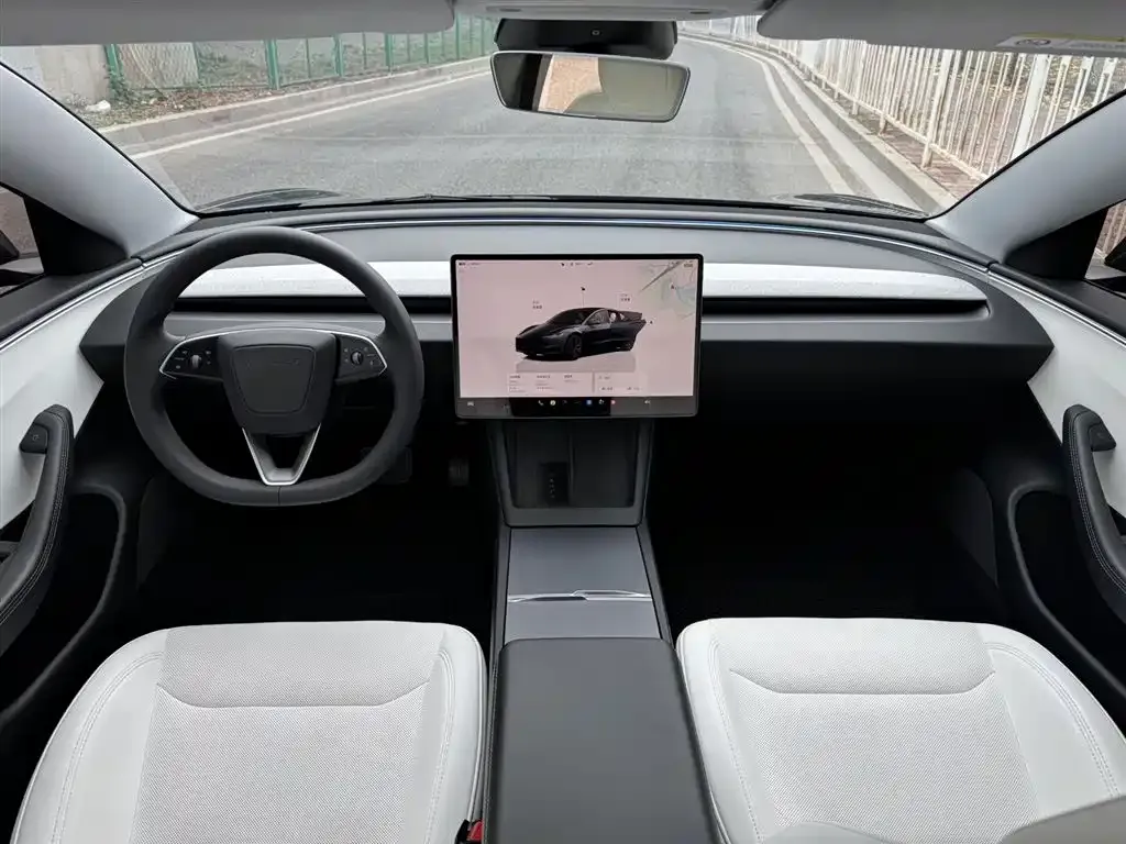 Tesla Model 3 — фото 4