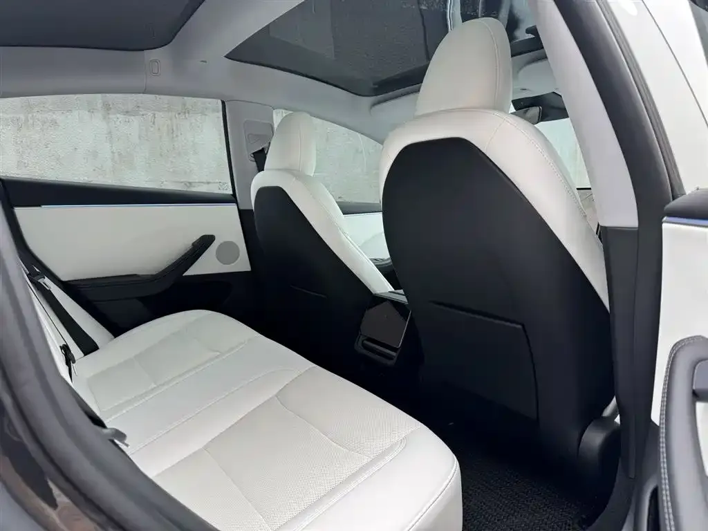 Tesla Model 3 — фото 3