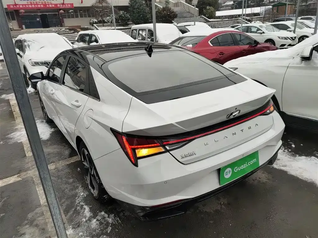 Hyundai Elantra — фото 4