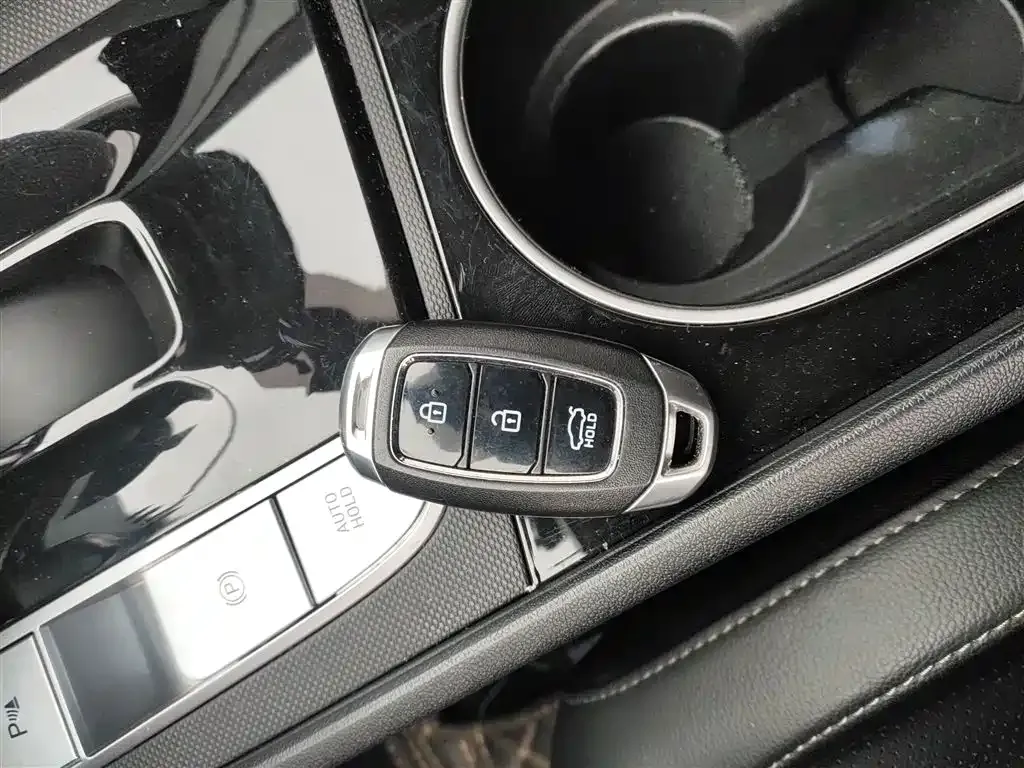 Hyundai Elantra — фото 7