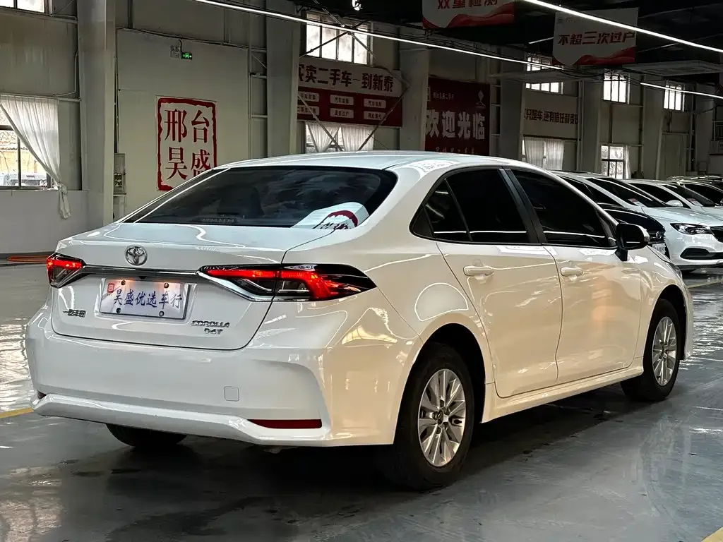 Toyota Corolla — фото 9
