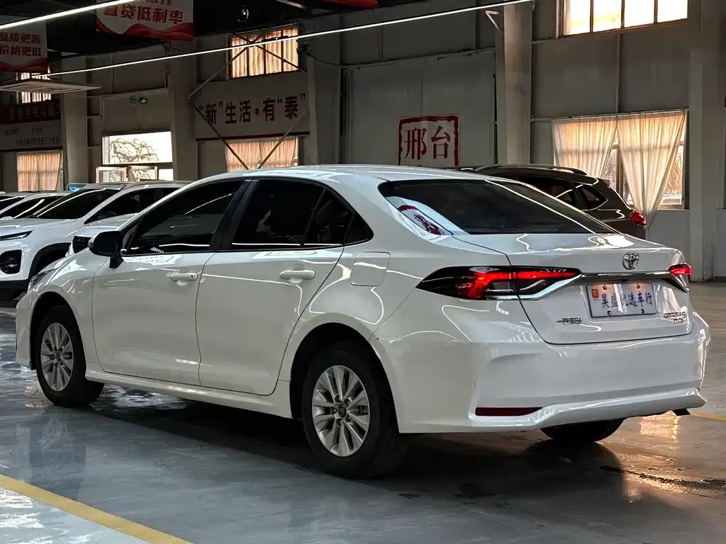 Toyota Corolla — фото 4