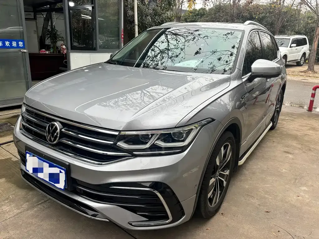 Volkswagen Tiguan L — фото 1