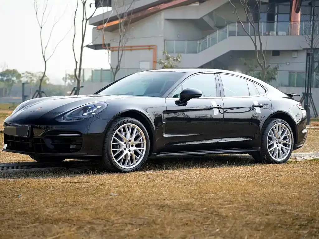 Porsche Panamera — фото 1