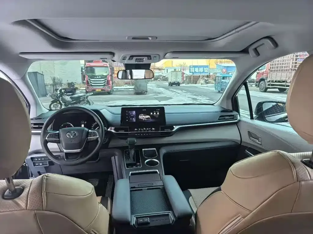 Toyota Sienna — фото 2