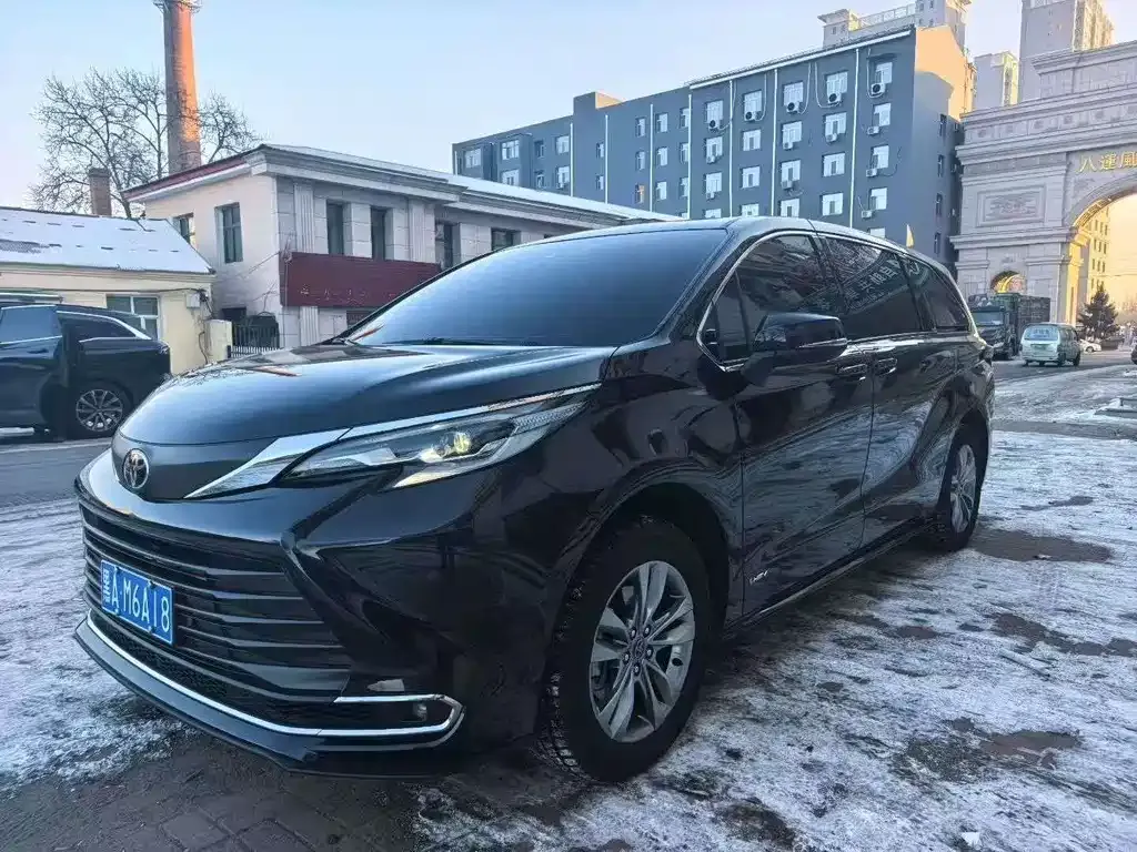 Toyota Sienna — фото 9