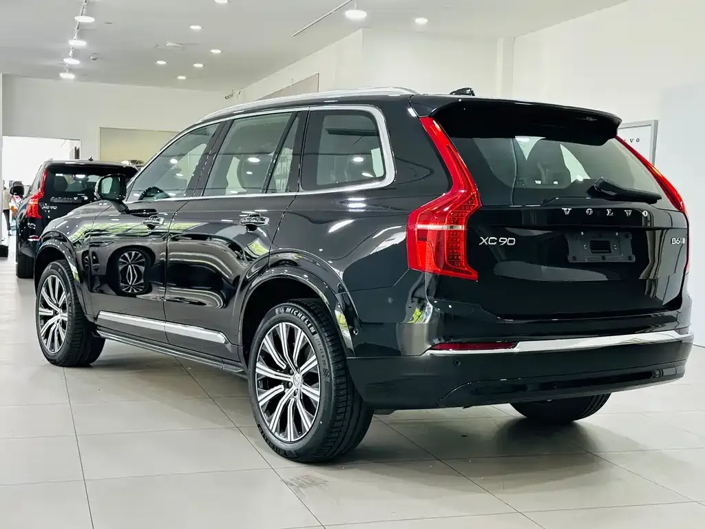 Volvo XC90 — фото 9