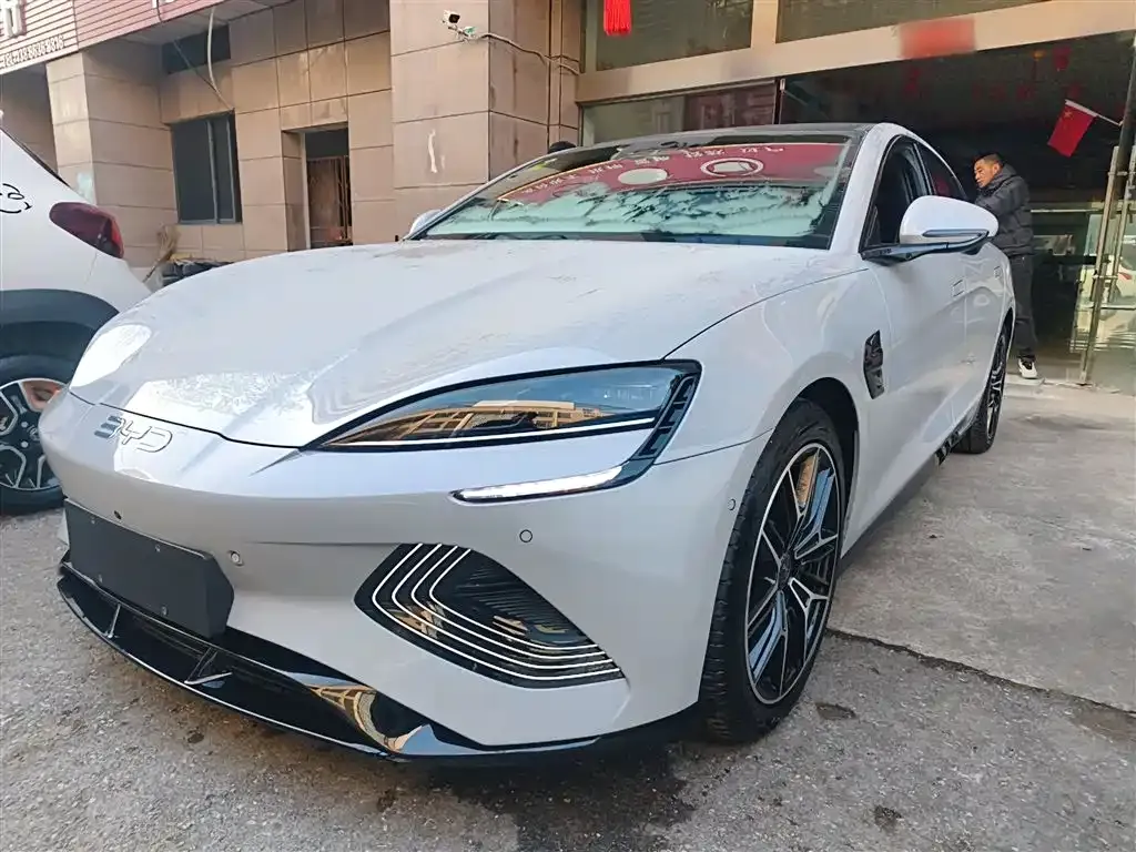 BYD Seal — фото 1