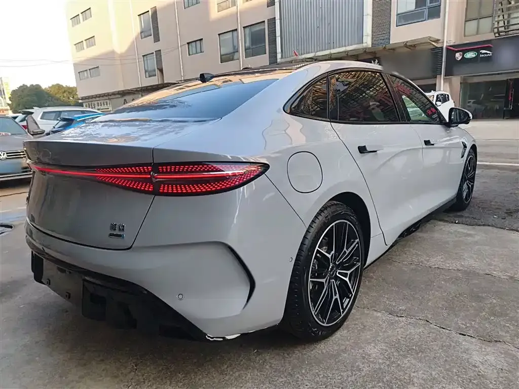 BYD Seal — фото 8