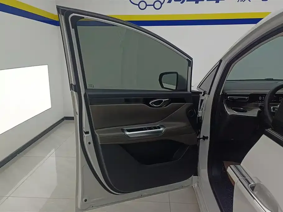 GAC Motor Trumpchi E8 — фото 9