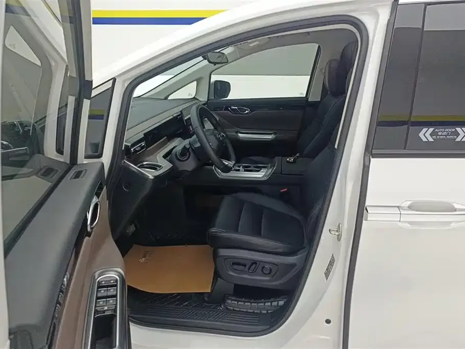 GAC Motor Trumpchi E8 — фото 6