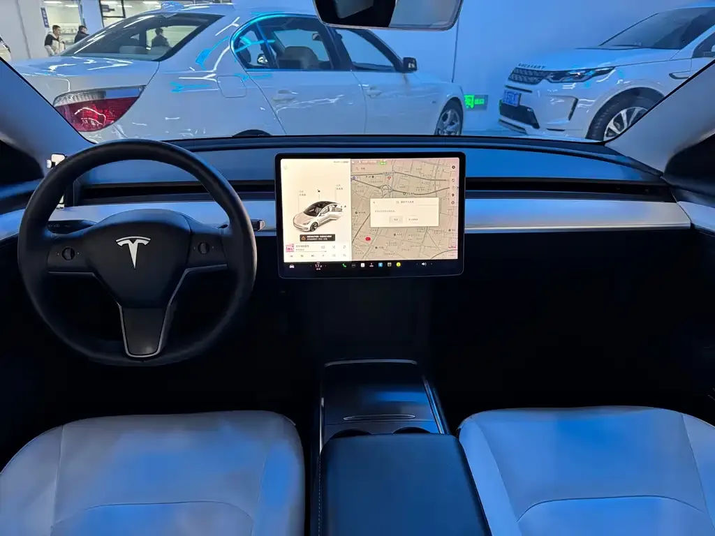 Tesla Model 3 — фото 7