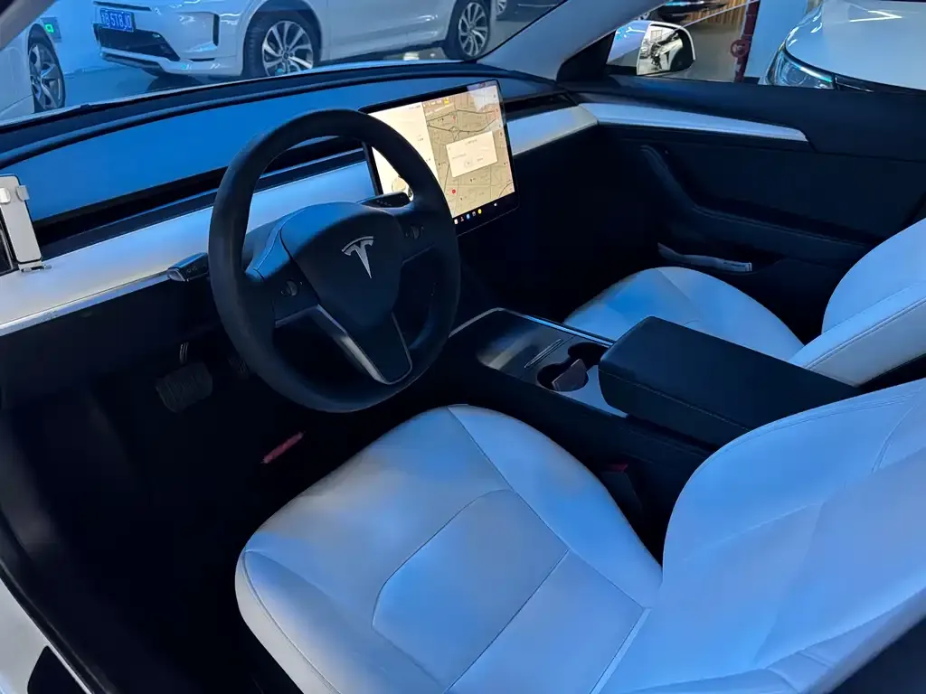 Tesla Model 3 — фото 10