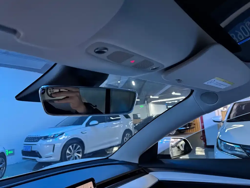Tesla Model 3 — фото 3