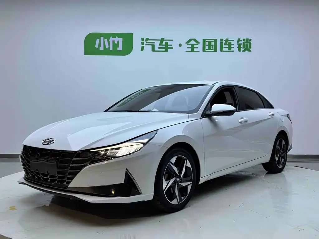 Hyundai Elantra — фото 1
