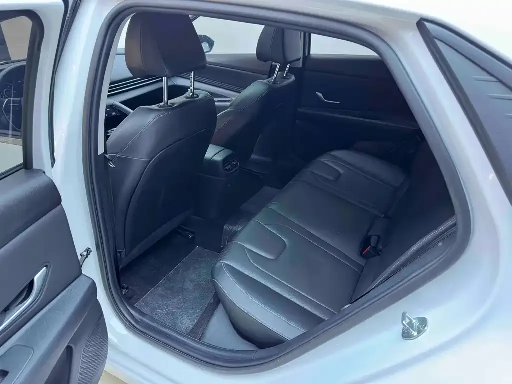Hyundai Elantra — фото 9