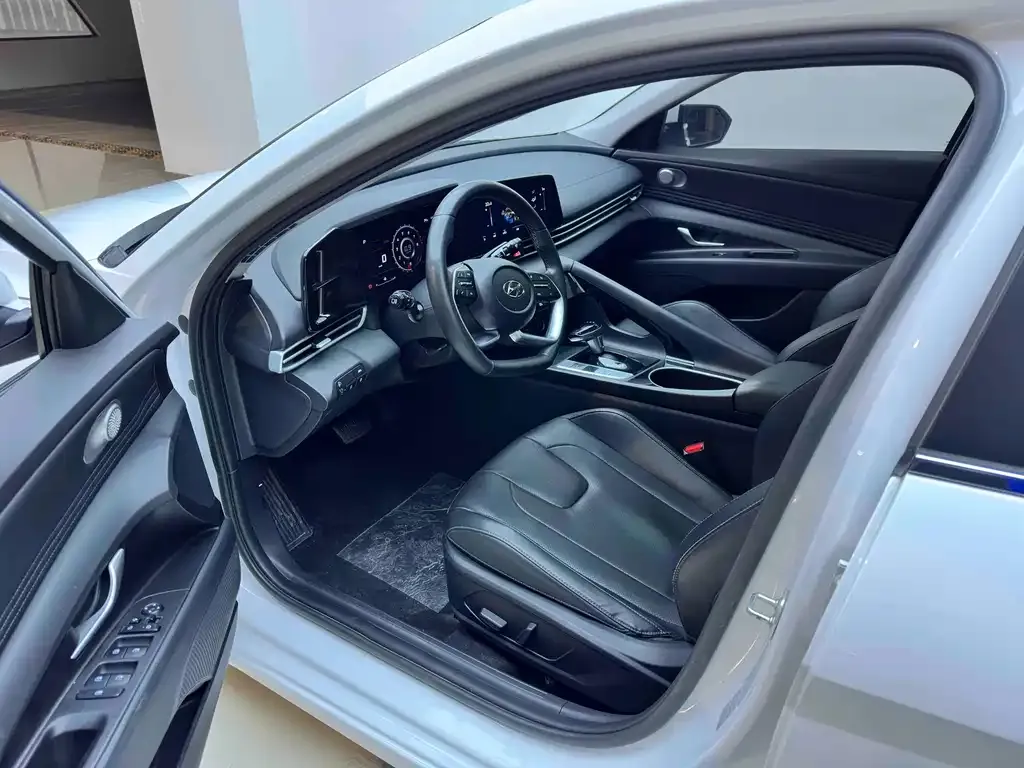 Hyundai Elantra — фото 8