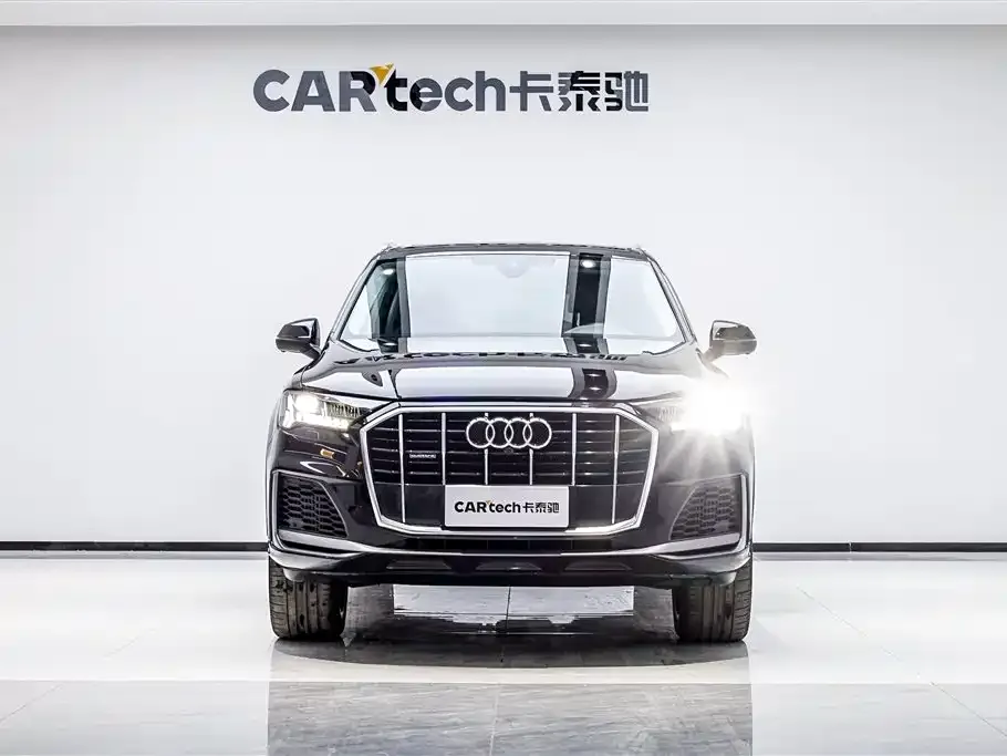 Audi Q7 — фото 1